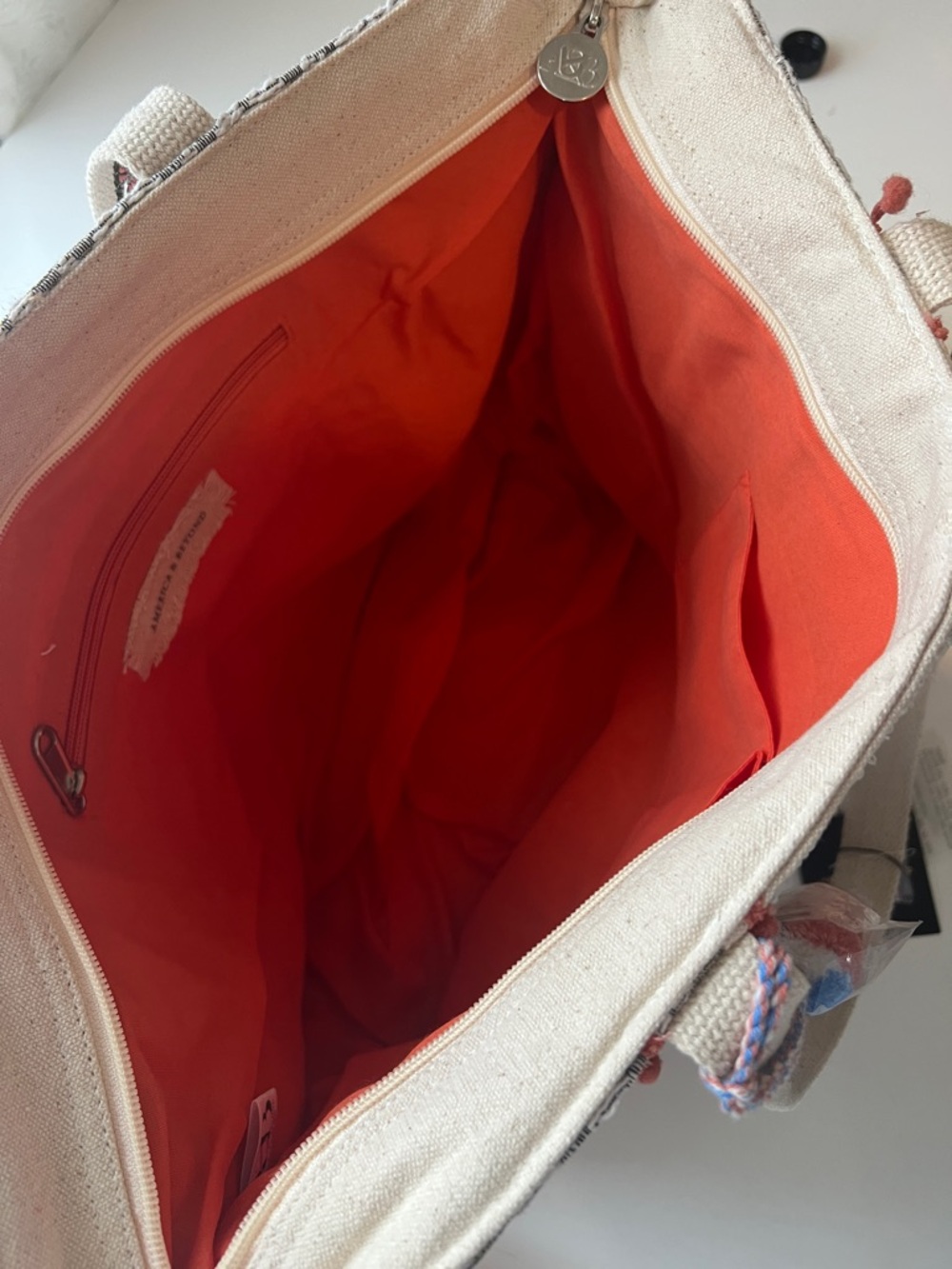 America & beyond tote - Picture 4 of 4